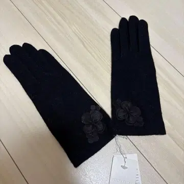 ANTEPRIMA 블랙 꽃 모티브 장갑