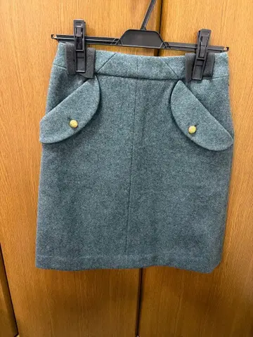 쓰리 바즈 울 스커트