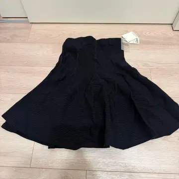 [ 택 포함 새상품 ] BERARDI 블랙 플레어 스커트