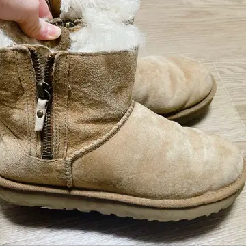 베이지 스웨이드 지퍼 어그 부츠