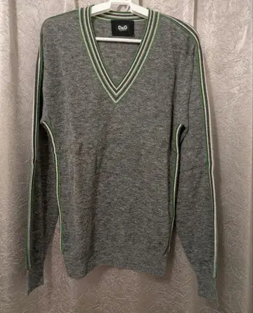 D&G 그레이 V넥 니트