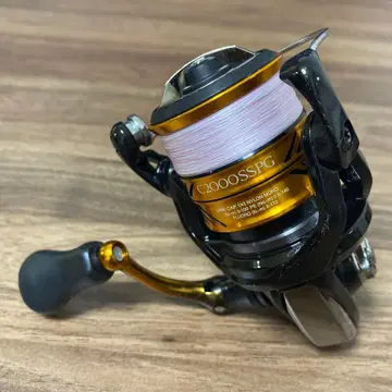 C2000SSPG 스피닝 릴 블랙/금