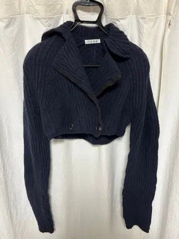 TGOR 네이비 크롭 스웨터
