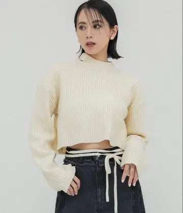 UNITED TOKYO 아이보리 크롭 스웨터