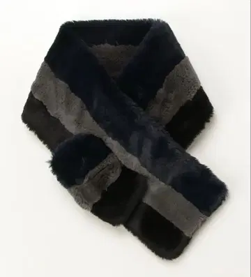 ROSE BUD (로즈버드) 스트라이프 패턴 인조 모피 티펫