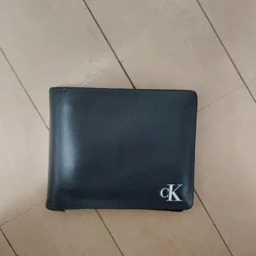 cK 블랙 접이식 지갑