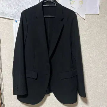 유니클로 블랙 수트 자켓 감동 자켓