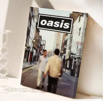 oasis 포스터 스트릿 장면