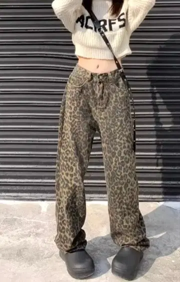 새상품 레오파드 무늬 하이웨스트 와이드 팬츠