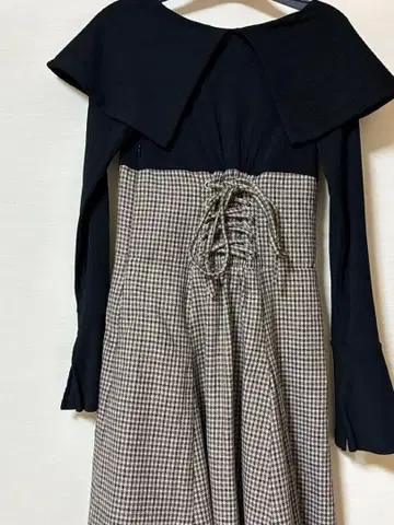 dazzlin 빅 칼라 체크 코르셋 원피스 블랙