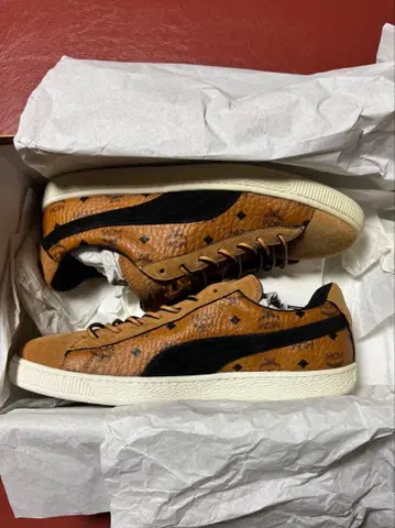 한정판 PUMA MCM 콜라보 스니커즈 브라운 28.5cm