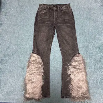 퍼 달린 블랙 플레어 데님