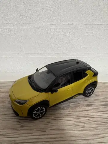 야리스 크로스 미니카 컬러 샘플