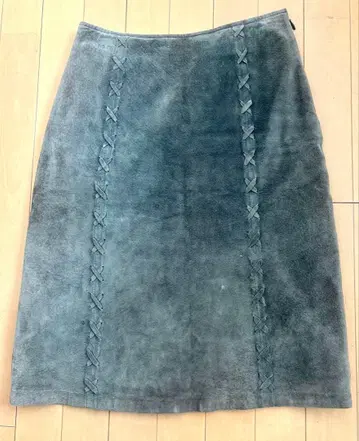 그레이 스웨이드 타이트 스커트