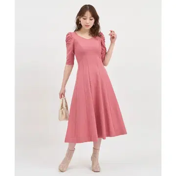 [ 새상품급 ] Royal Party 다이아 넥 파워숄더 플레어 원피스