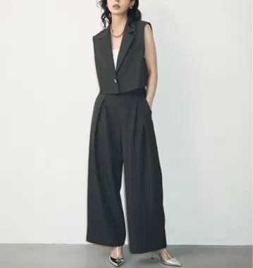 숏 베스트 + 턱 팬츠 셋업