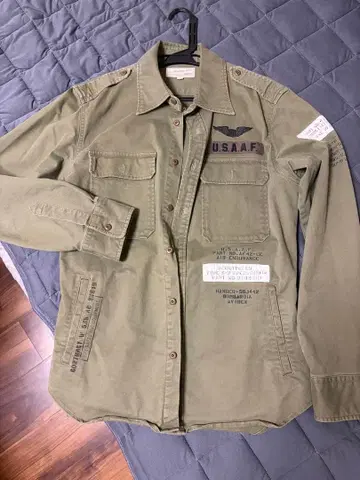 가격 인하 중! AVIREX 아비렉스 밀리터리 셔츠 USAAF 카키 L