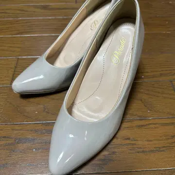 에나멜 베이지 스틸레토 하이힐