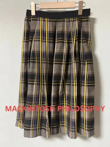 체크 무늬 플레어 스커트 무릎 기장