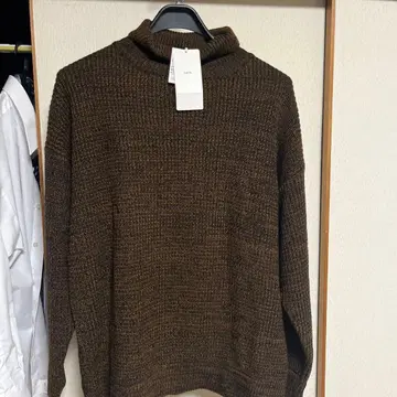 Lui's 브라운 터틀넥 니트