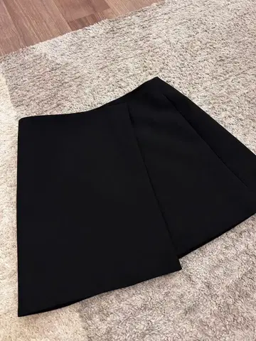 ADAM ET ROPE 블랙 미니 랩 스커트