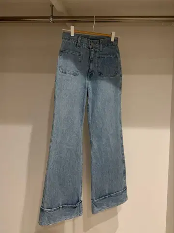 THE TOE 미사용! 라이트 블루 세미 플레어 데님