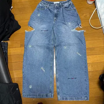 데미지 가공 와이드 레그 데님 팬츠