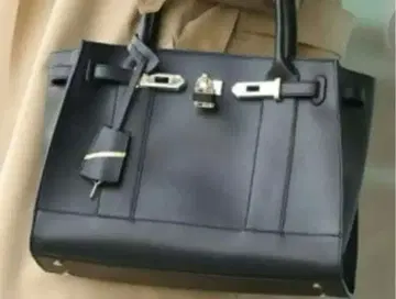 블랙 가죽 핸드백 락 포함