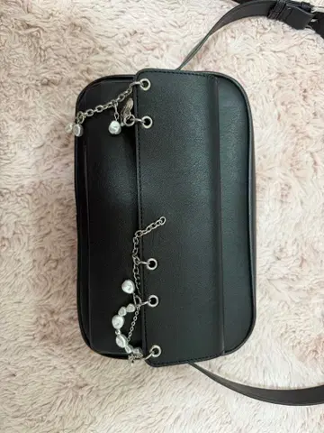 EMODA 펄 장식 블랙 숄더백