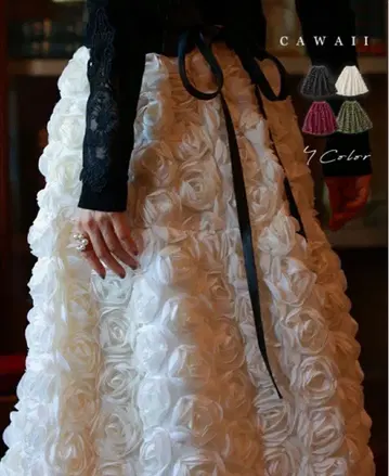 [ 새상품 미사용 ] 장미꽃에 둘러싸인 볼륨 스커트 꽃 화이트 아이보리