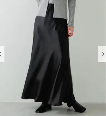 센스 오브 플레이스 새틴 스커트