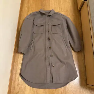 브라운 롱 코트 버튼 포함