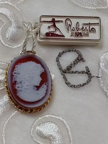 Roberto by APA 1848 카메오 펜던트