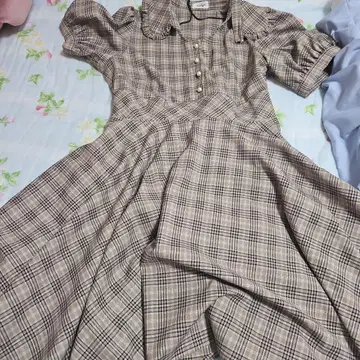 Eveln 베이지 계열 체크 반팔 원피스