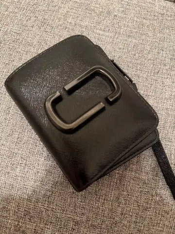 블랙 접이식 지갑 마크제이콥스