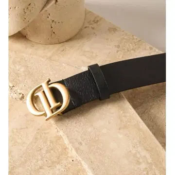 다리치 D 모티브 가죽 벨트