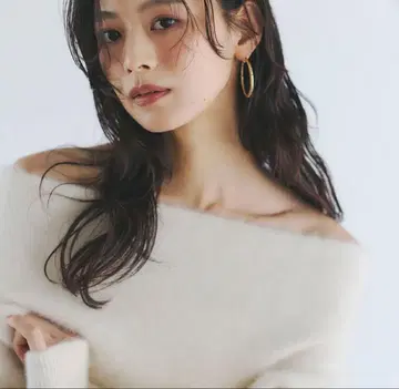 [ anuans ] 새상품 라쿤 폭스 오프숄더 니트 풀오버