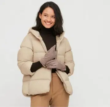 유니클로 UNIQLO 울트라 라이트 다운 코쿤 후드티 내추럴 M 사이즈