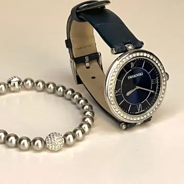 SWAROVSKI 네이비 블루 아날로그 시계와 팔찌 세트