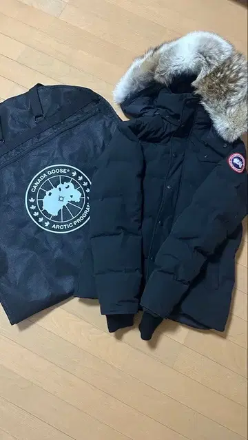 Canada Goose 블랙 다운 자켓