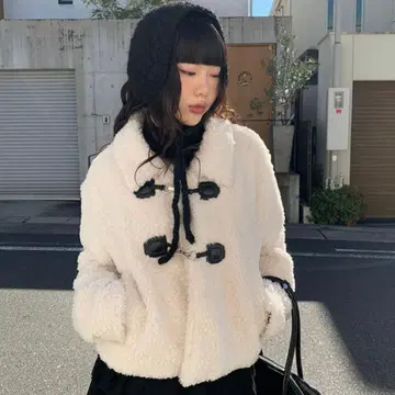 anyonemore 보아 퀼팅 버클 숏코트 아우터