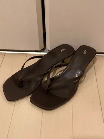 ZARA 새틴 키튼힐 샌들