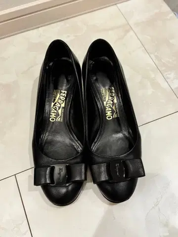 Ferragamo 블랙 리본 포함 펌프스