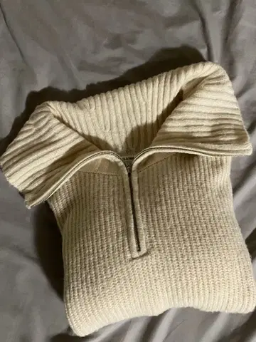 하이넥 지퍼 스웨터