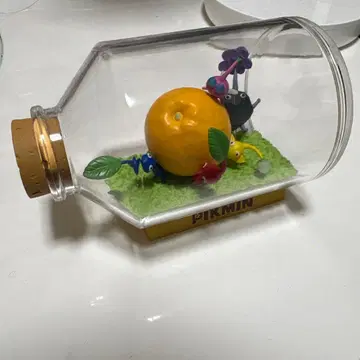 피크민 피규어 테라리움 나르기