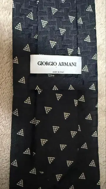 Giorgio Armani 블랙 실크 넥타이 이그널 로고