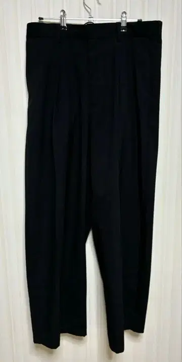 GU 배럴 레그 슬랙스 블랙