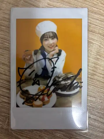 야노 히나키 친필 사인 폴라로이드