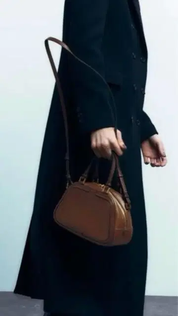 완판템 극미품 [ ZARA 자라 ] 2way 베이직 보스턴 숄더백