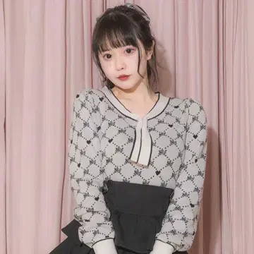 pium 모노그램 보타이 니트